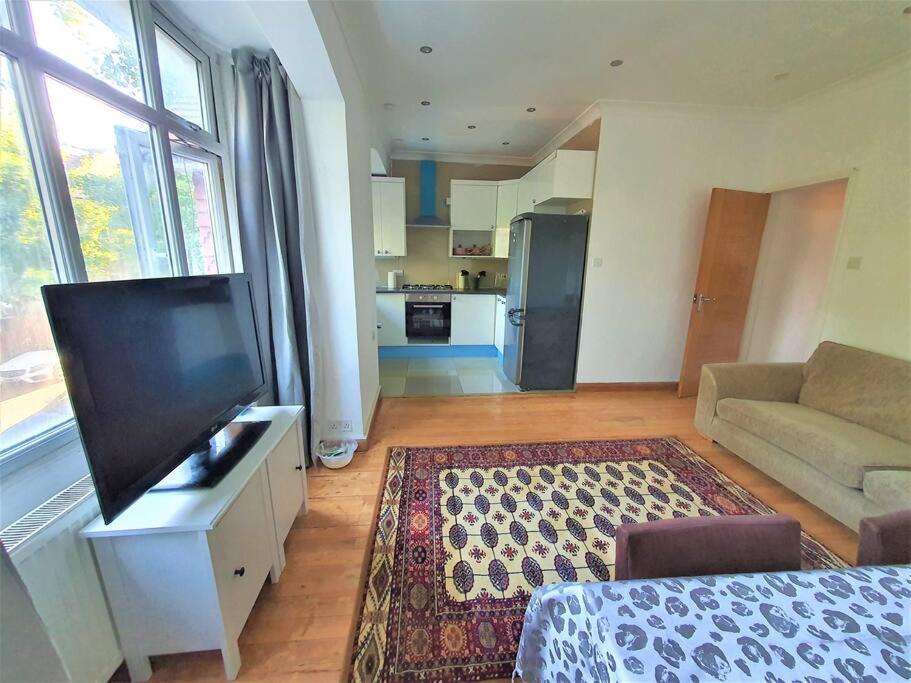 2 Bedroom Flat - Travel Direct To Heathrow/Central London Exterior photo
